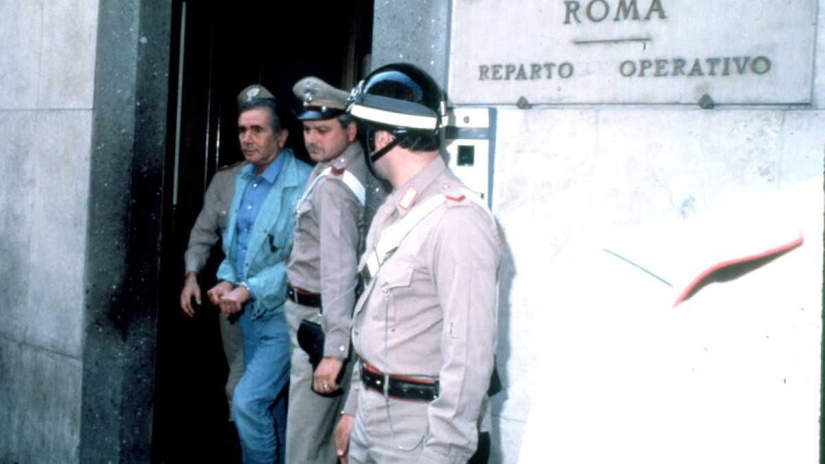 Immagine di Manzoni e quelle due parole che tormentarono Enzo Tortora: “Si vuole”