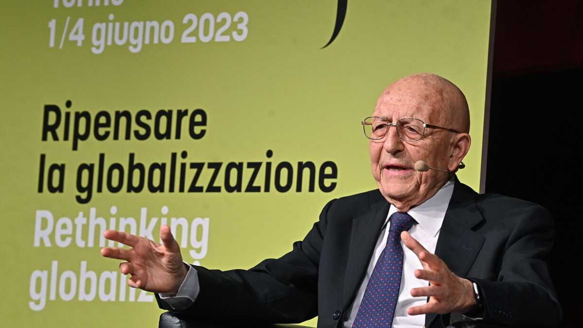Immagine di Cassese: "Il governo evoca complotti dei pm per trovare un capro espiatorio. E perde tempo"