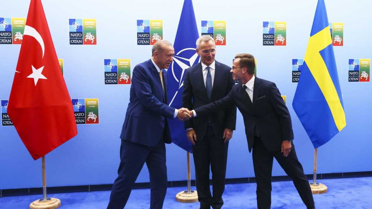 Immagine di La Nato ora è larga, Erdogan ha dato il suo assenso per l'ingresso della Svezia. Gli sgarbi a Putin