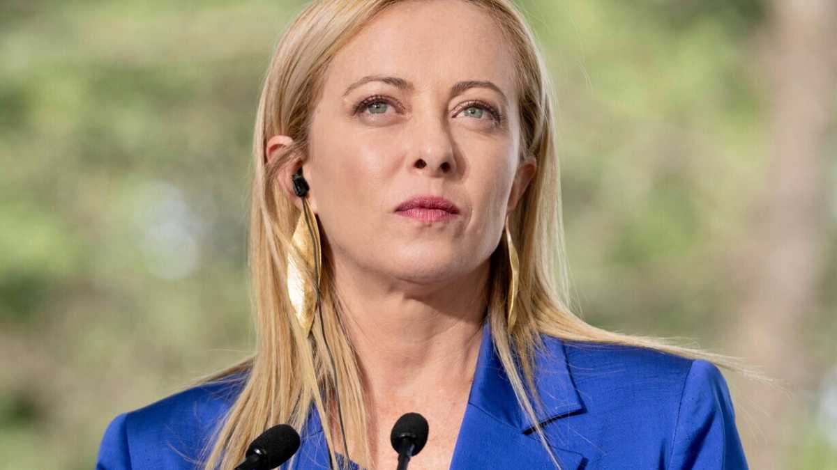 Immagine di Perché la lotta con i pm serve anche a nascondere le svolte fatte da Meloni sui migranti