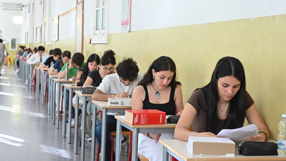 Immagine di Abolire maturità ed esame di terza media: basta festeggiare traguardi così piccoli