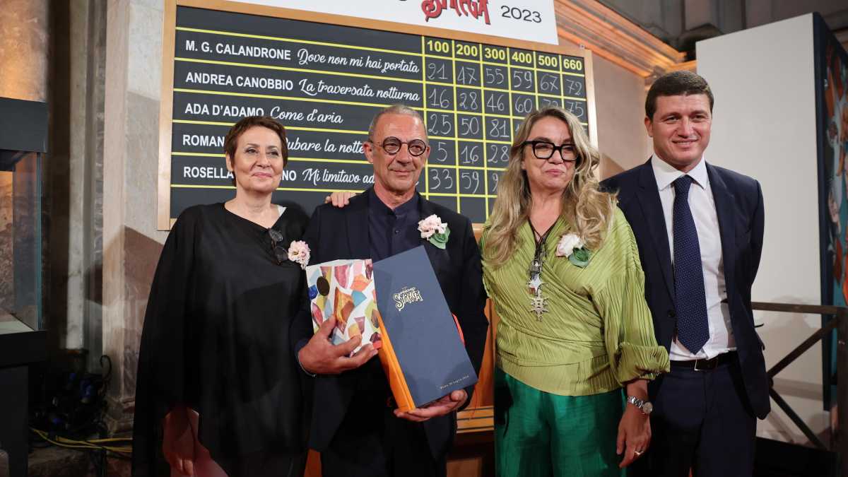 Immagine di Feste e fiamme per Pistoletto, la d’Adamo si aggiudica il premio Strega