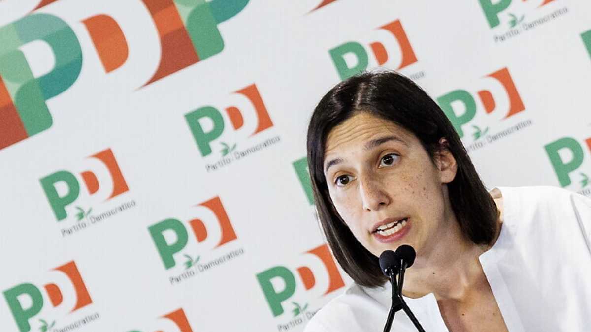 Immagine di A Napoli (senza De Luca) nuove prove di campo largo. Fico e Bonetti all'evento Pd contro l'Autonomia