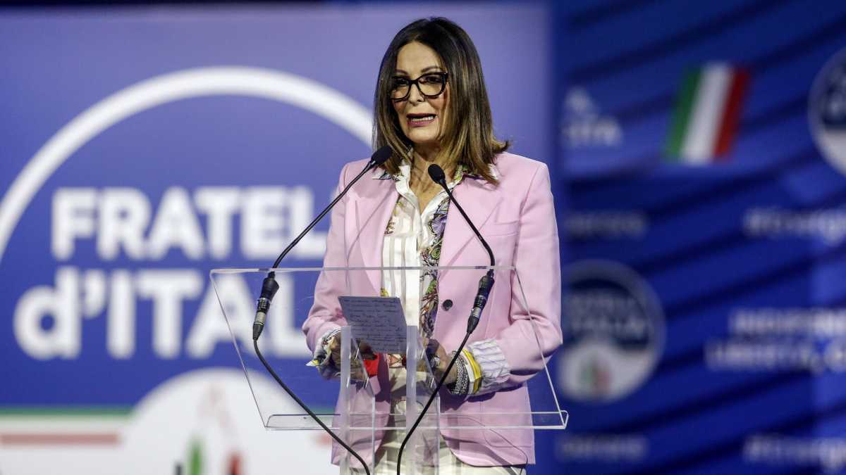 Immagine di Santanchè prepara querele per i giornali (e a dimettersi non ci pensa proprio)