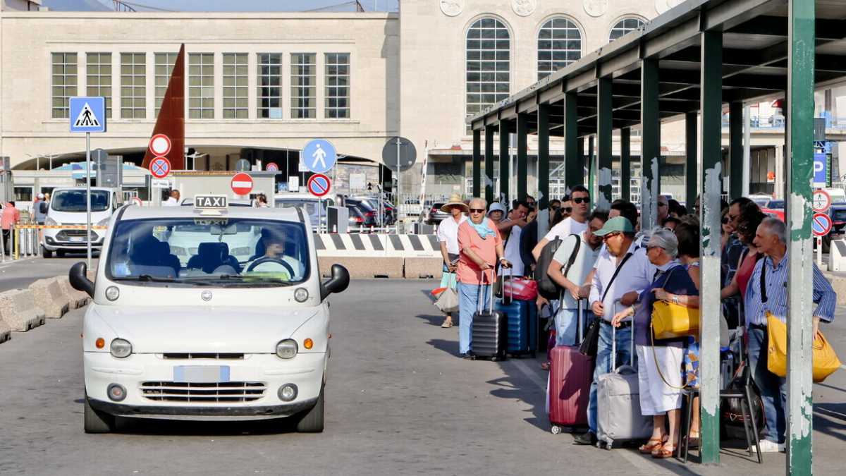 Immagine di Taxi e licenze, è ora di sfidare lo status quo. Coraggio, cari sindaci