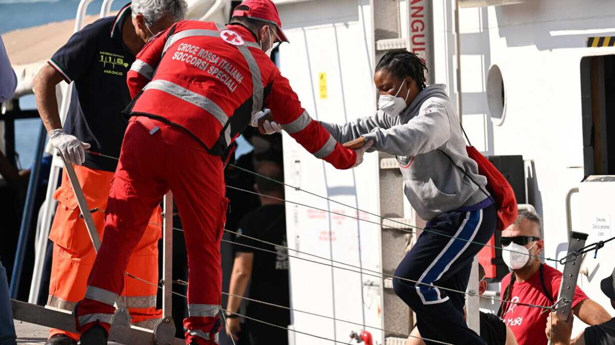 Immagine di “Scaricati come pacchi Amazon”. Il cortocircuito sui migranti in Veneto imbarazza il governo