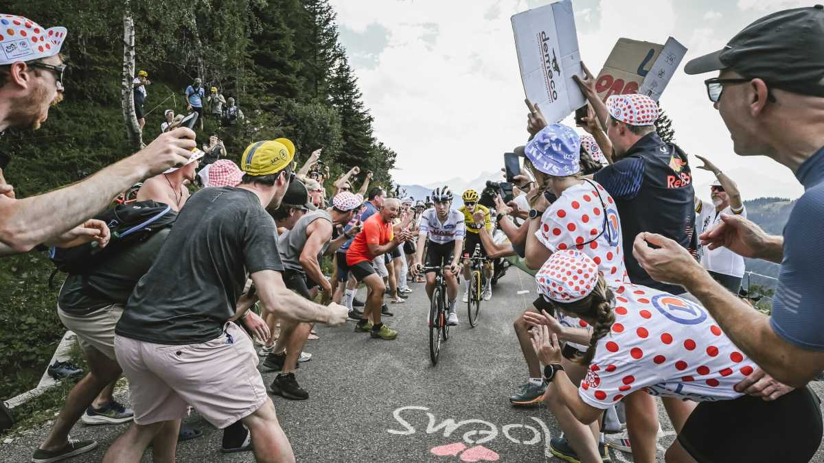 Immagine di Carlos Rodriguez vince a Morzine. Il Tour de France è un hard boiled