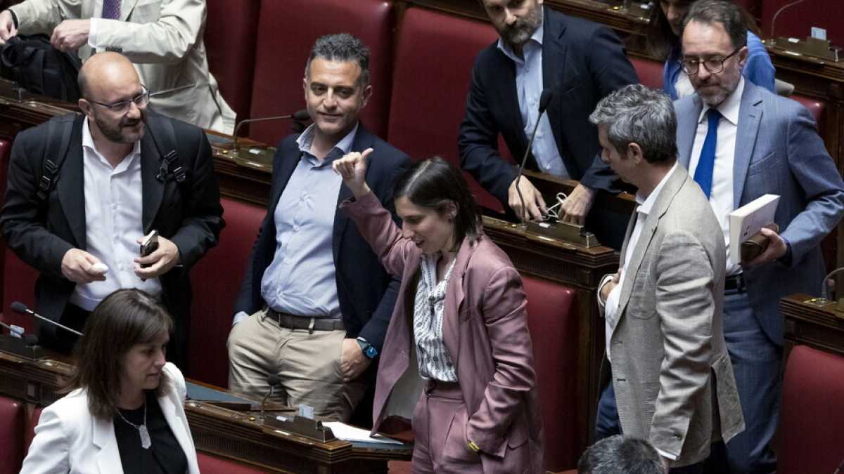 Immagine di Se i deputati si considerano essi stessi per primi dei parassiti, chi siamo noi per contraddirli?