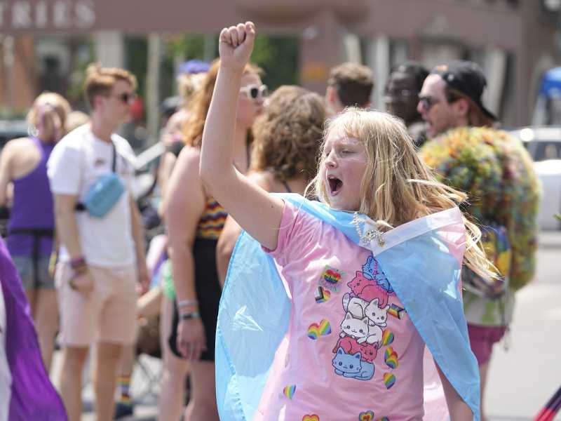 Flower Nichols, ragazza trans di 11 anni, al Pride 2023 di Indianapolis (AP Photo/Darron Cummings) <br />