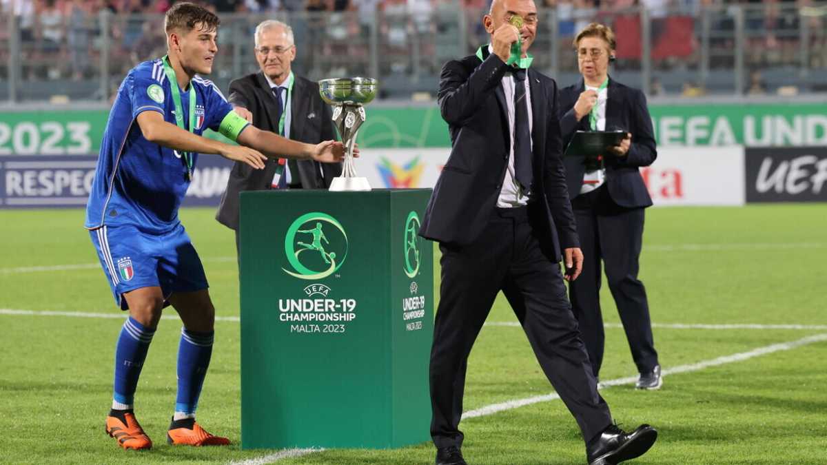 Immagine di Chi è Alberto Bollini, il ct che ha guidato l'Italia u19 alla vittoria dell'Europeo