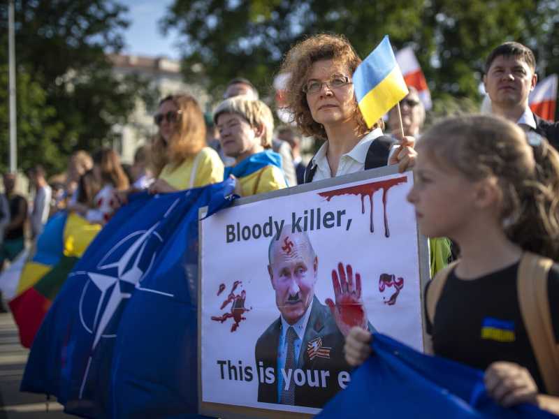 Una manifestazione contro la guerra di Putin a Vilnius (Ap) <br />