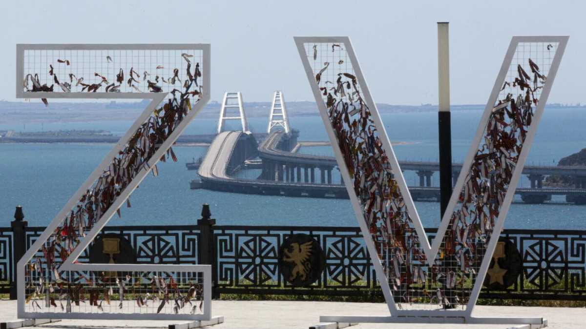 Immagine di Gli ucraini colpiscono il ponte in Crimea e l’orgoglio di Putin
