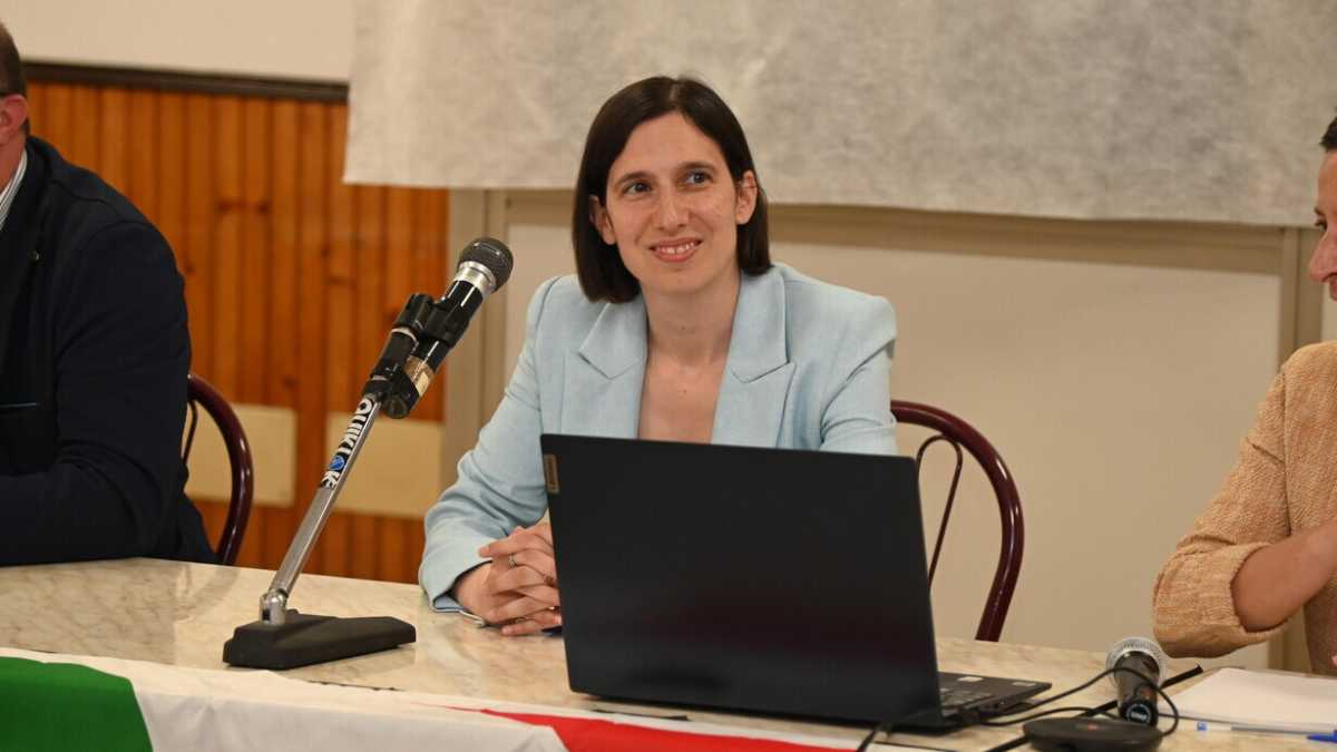 Immagine di Schlein boccia l'accordo sui migranti Ue-Tunisia: "Approccio sbagliato come con Libia e Turchia"