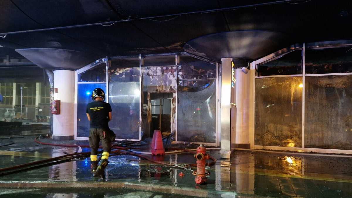 Immagine di L’aeroporto di Catania riaprirà al rallentatore, danni al turismo