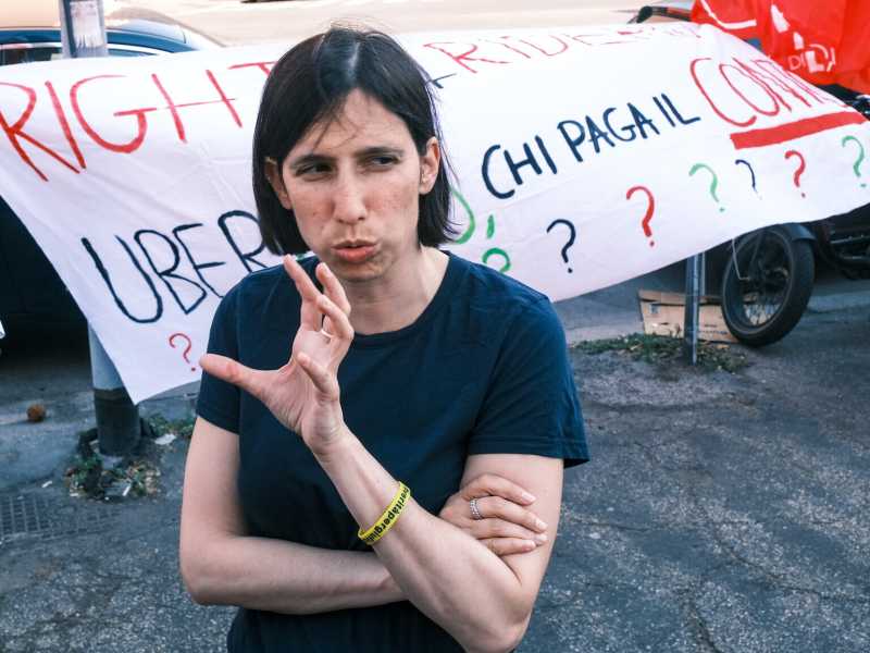Dalla surrogata alla guerra, Elly Schlein e la strategia di Amleto