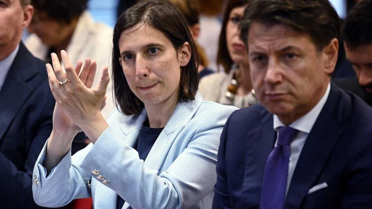 Immagine di L'imbarazzo di Conte e Schlein sulla grazia a Zaki: non citano il governo Meloni