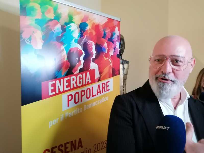 La due giorni di Bonaccini. Come fare opposizione a Schlein senza opporsi?