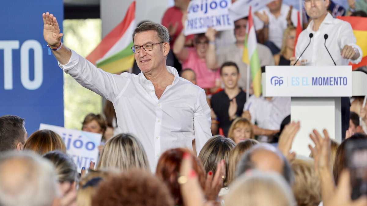 Immagine di Gli slogan, l’aereo e le coppie (infelici) della Spagna al voto