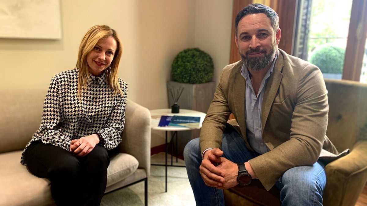 Immagine di Meloni consola Abascal: "Non vi mollo, il nostro progetto con Vox va avanti"
