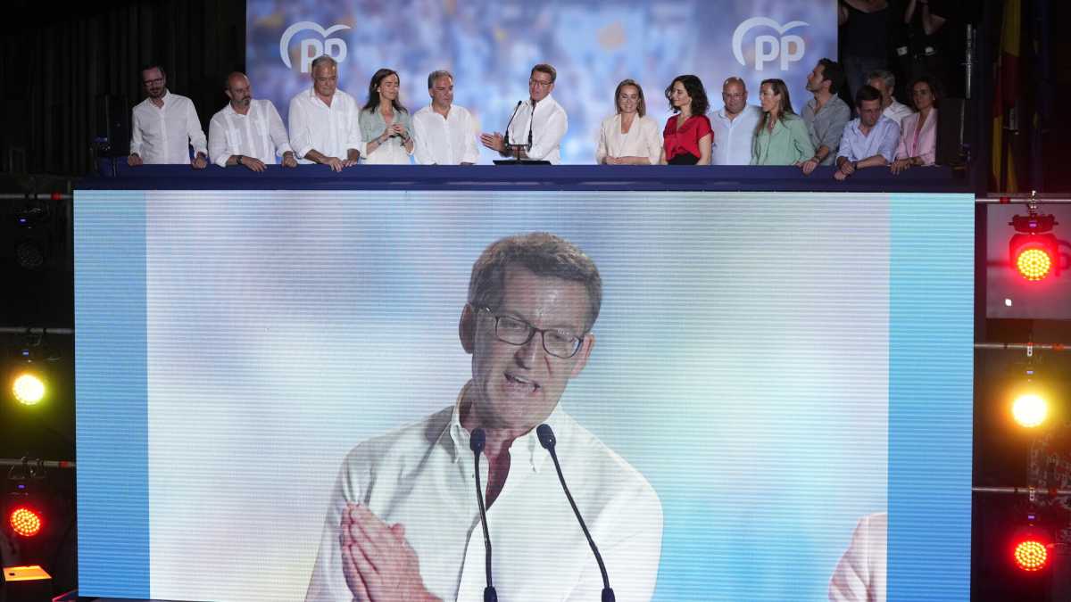 Immagine di Renzi: "Giorgia, la senti questa Vox?". I risultati delle elezioni in Spagna visti dalla politica italiana