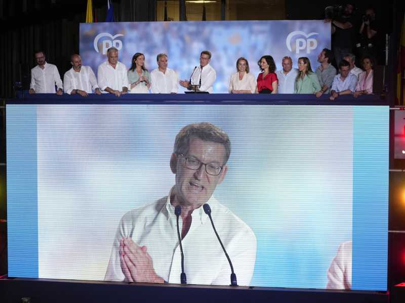 Renzi: "Giorgia, la senti questa Vox?". I risultati delle elezioni in Spagna visti dalla politica italiana