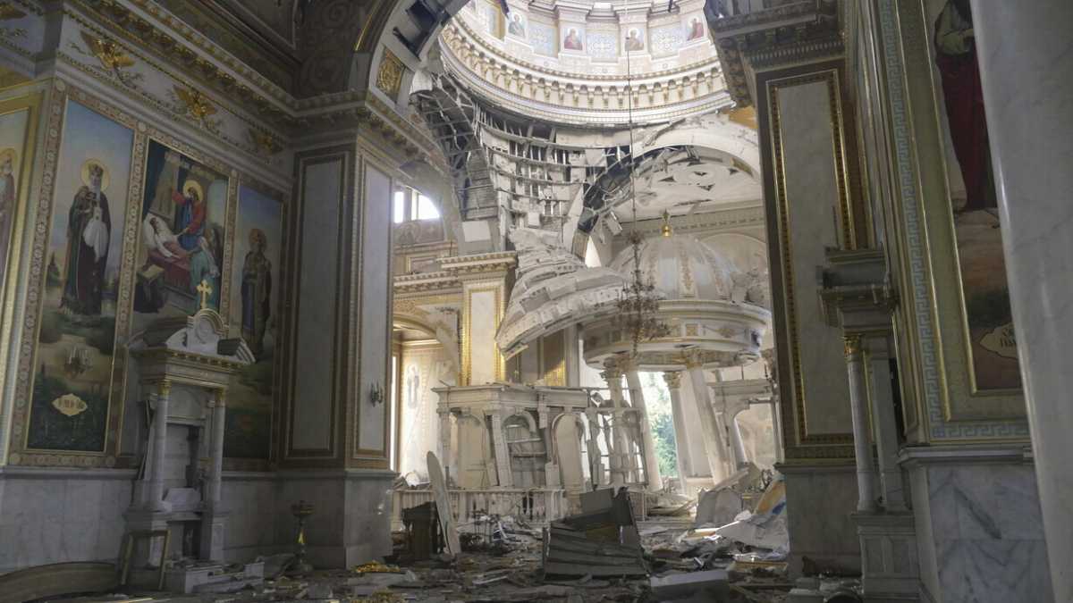 Immagine di Il missile russo sulla cattedrale e il collare di Athina: diario da Odessa