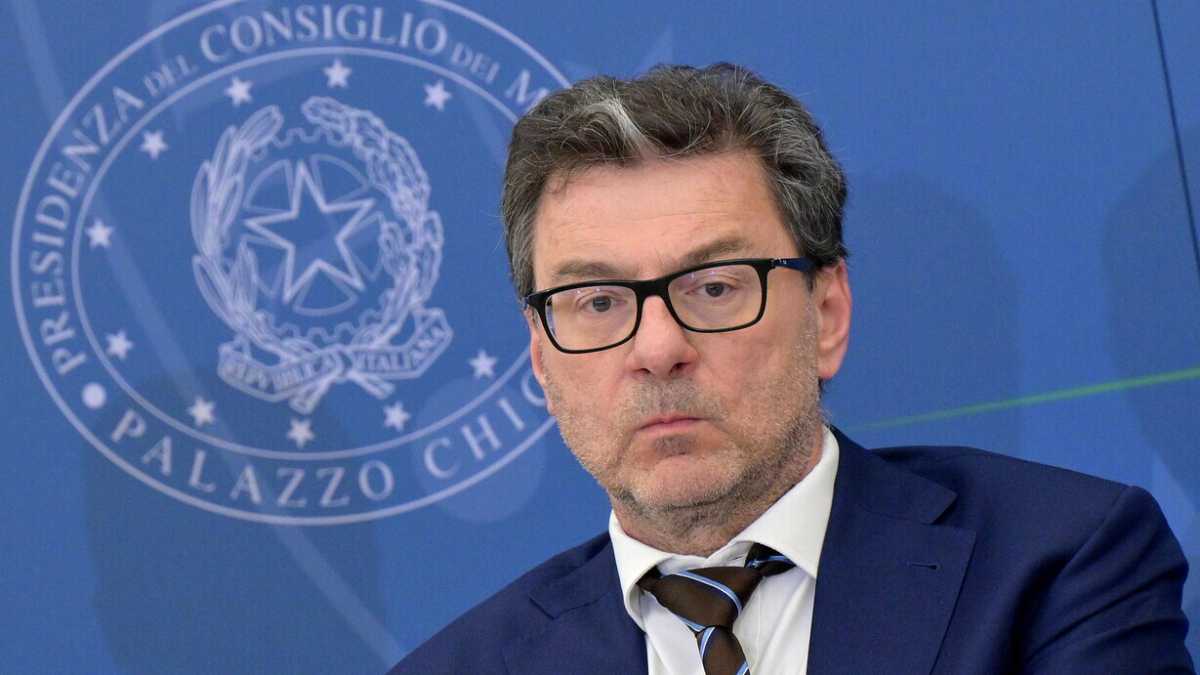 Immagine di Giorgetti spinge Franco alla Bei e blinda il Ragioniere Mazzotta