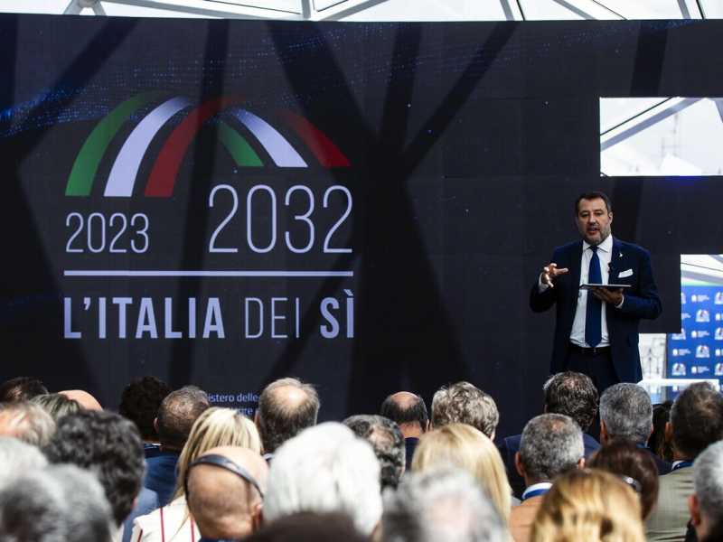 Il nuovo Salvini, slide e cantieri. I manager: meglio ora che al Viminale