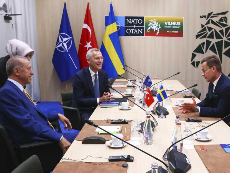 Economia, jet e visti. Perché Erdogan ha tolto il veto per l'adesione della Svezia alla Nato