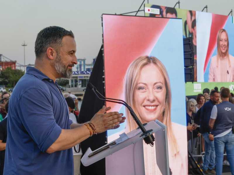 Dopo la "scoppola" di Abascal, Meloni ha un piano B: disarticolare Ecr per contare nella Ue
