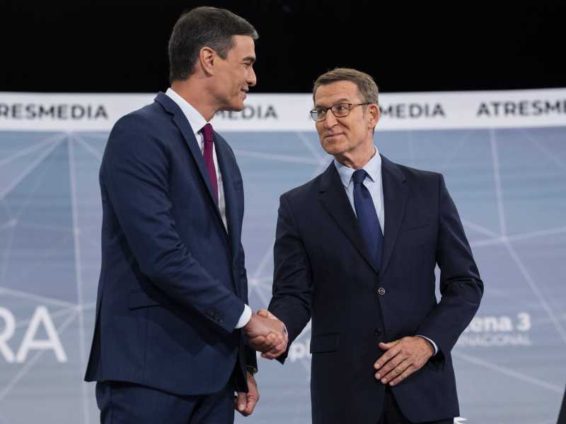 Pedro Sanchez e Nunez Feij&oacute;o (LaPresse)&nbsp;<br />