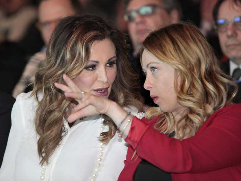 Santanchè e la sfiducia: "Voglio parlare". Gelo del governo: "Meglio il basso profilo"