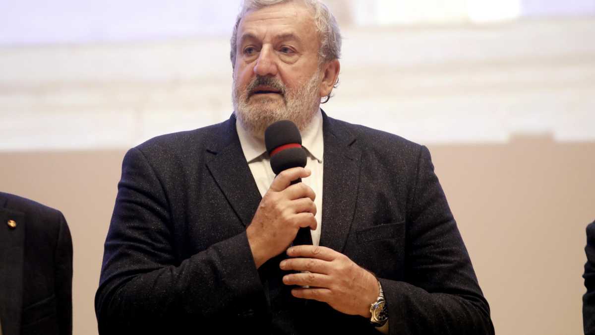 Immagine di Non solo cozze pelose. Emiliano e il divieto bocciato sui ricci di mare