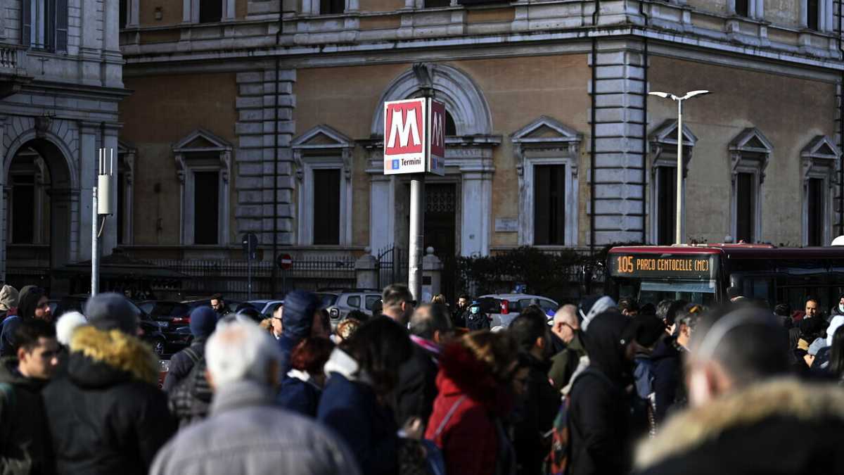 Immagine di Oltre i taxi: ecco la “terza classe” di chi viaggia su bus e metropolitana a Roma
