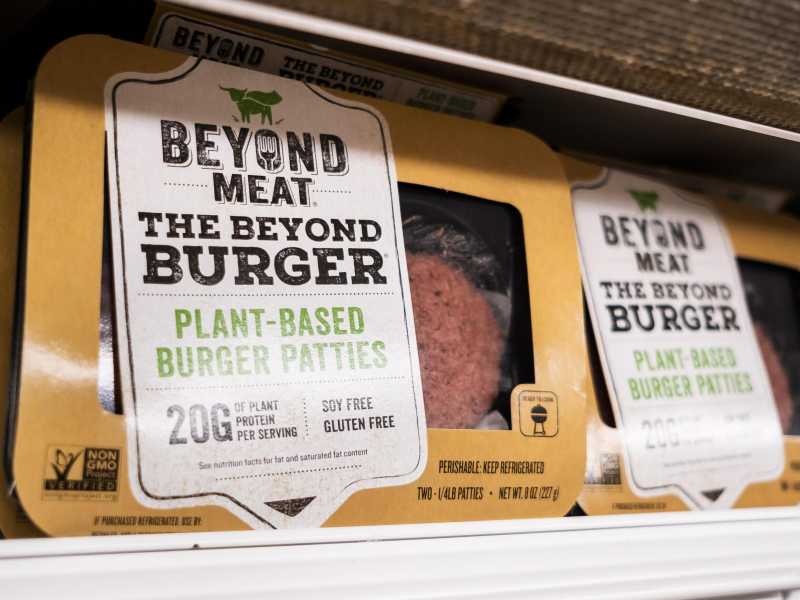 L'hamburger? Può essere solo di carne. La Lega vuole cambiare nome a quelli vegetali