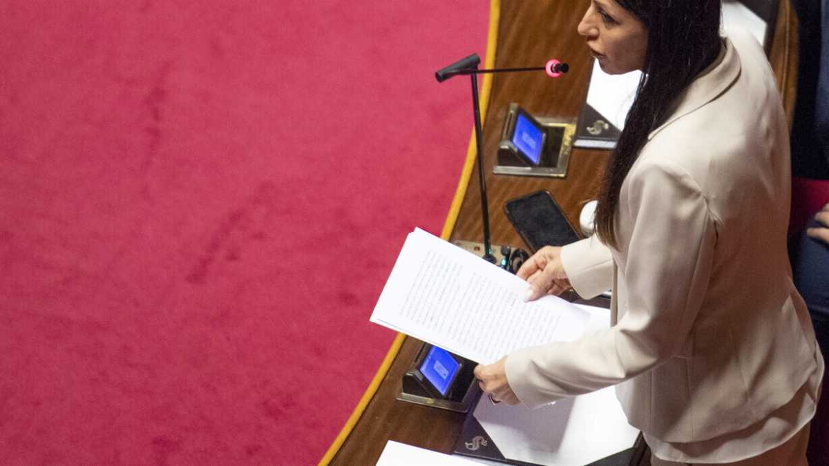 Immagine di In Senato il M5s impartisce una lezione di coerenza etica a FdI: il bue che dice cornuto all’asino