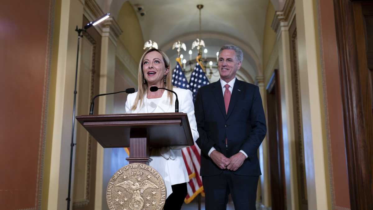 Immagine di Il giallo sull'incontro con Biden. E Meloni va alla corte di Nuschese, l'italiano più potente di Washington
