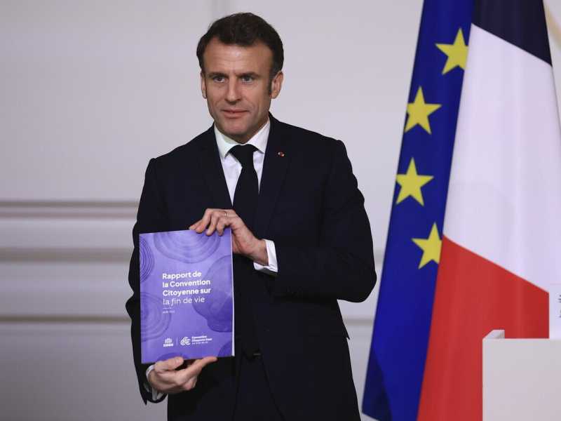 Parigi alle prese con il fine vita e con la cautela su cui insistono i medici