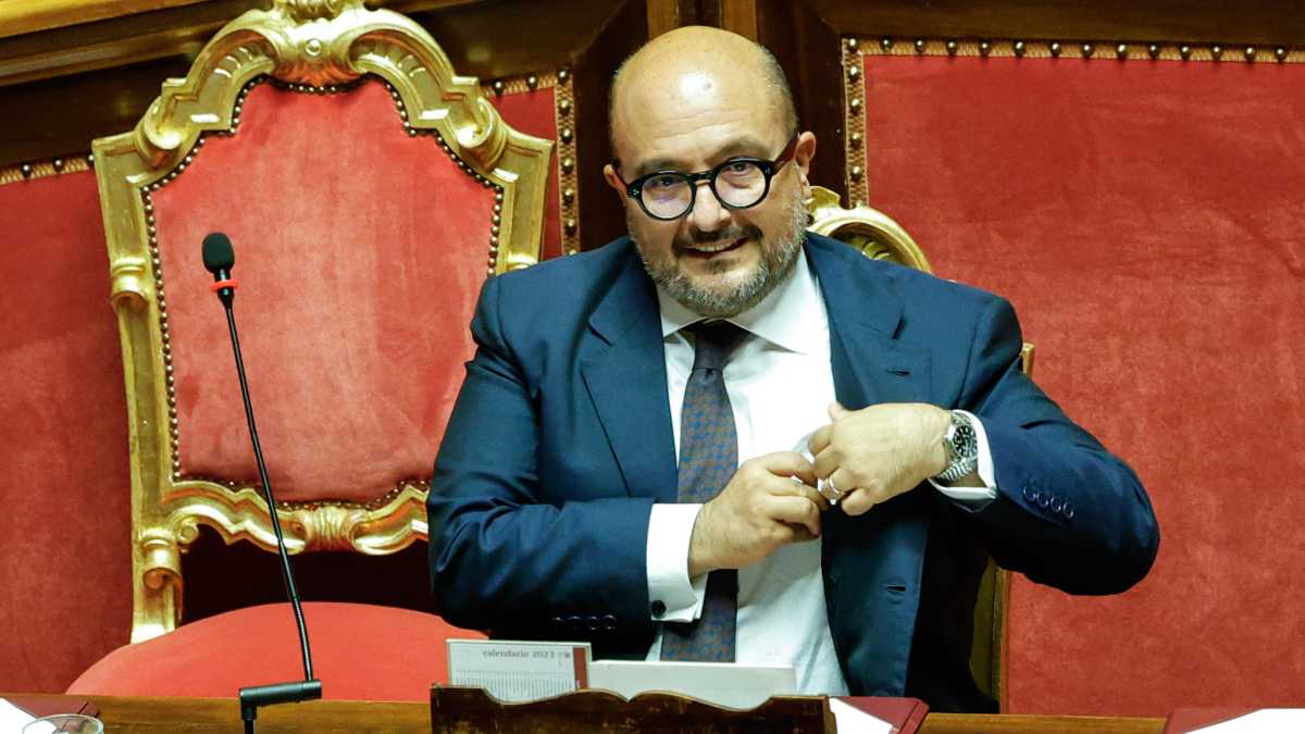 Immagine di Sangiuliano esulta: “300.000 visitatori alla mia mostra!”. Ma sono i biglietti degli Uffizi