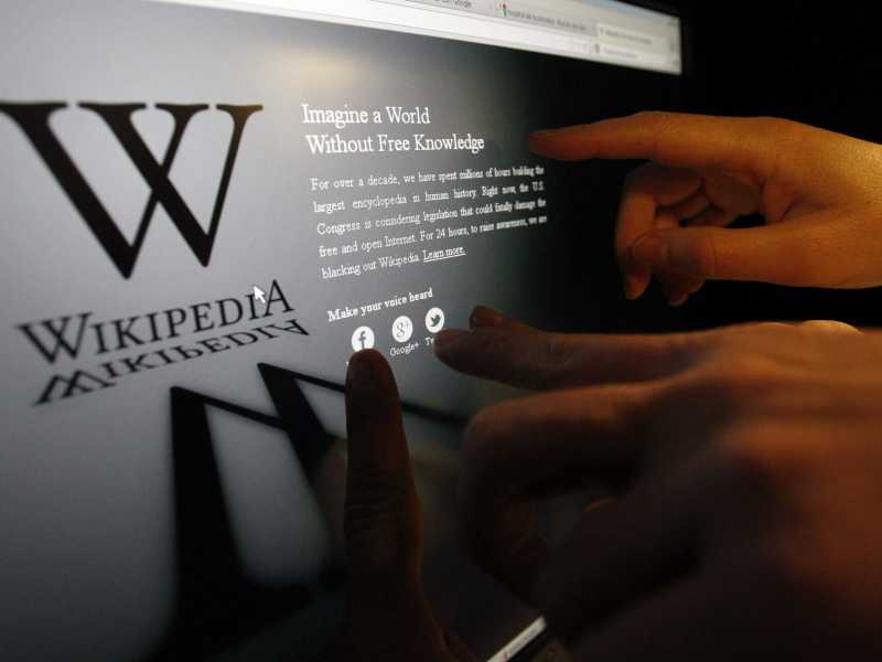 Wikipedia allena le chatbox, ma così potrebbe autodistruggersi