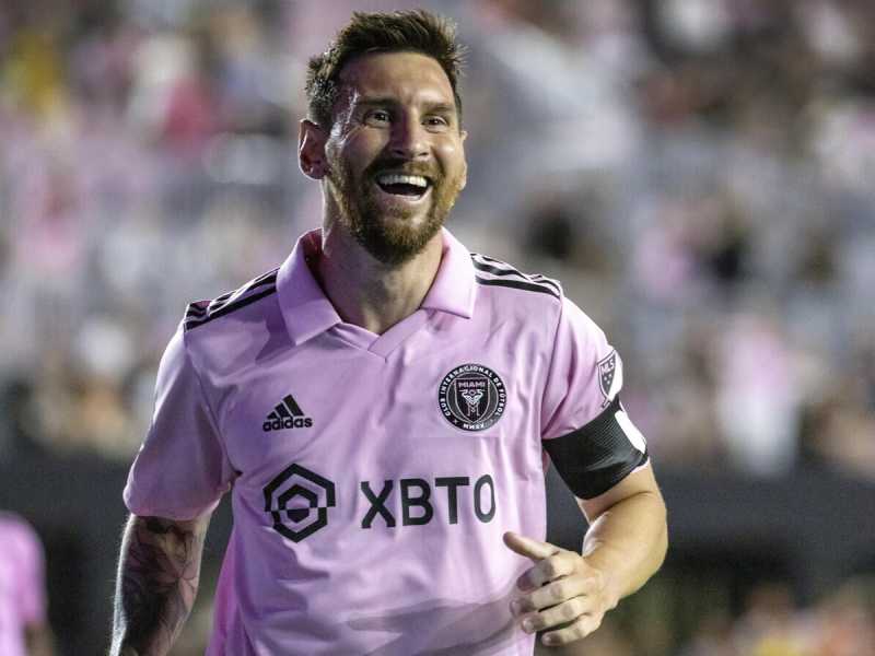 Lionel Messi con la maglia dell'Inter Miami (Ansa)