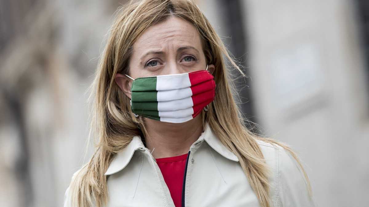 Immagine di Menarsi col tricolore