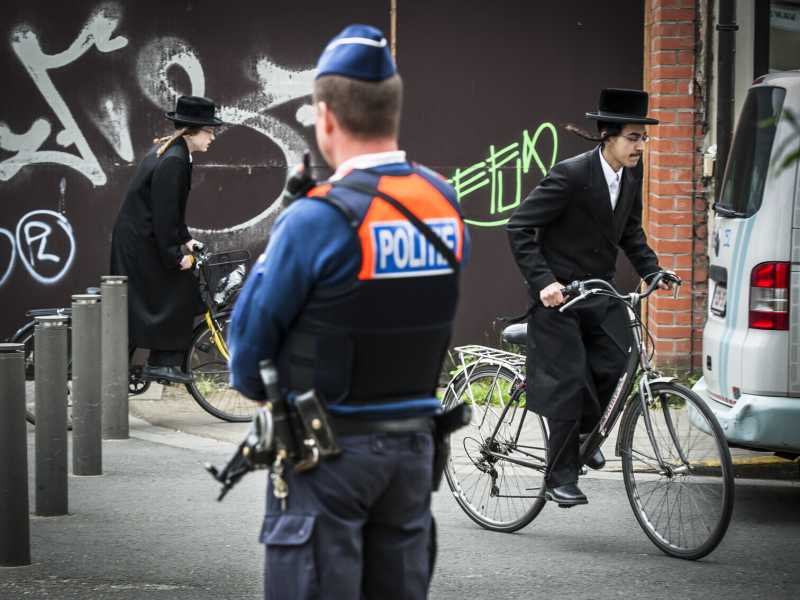 Giugno 2014, la comunit&agrave; ebraica di Anversa sotto protezione dopo l'attacco al museo ebraico di Bruxelles (&copy;Michel Gouverneur/Reporters/LaPresse)&nbsp;<br />