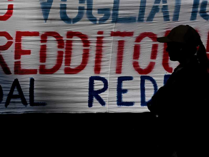 Sul Reddito di cittadinanza è scontro tra governo e opposizioni. Proteste a Napoli