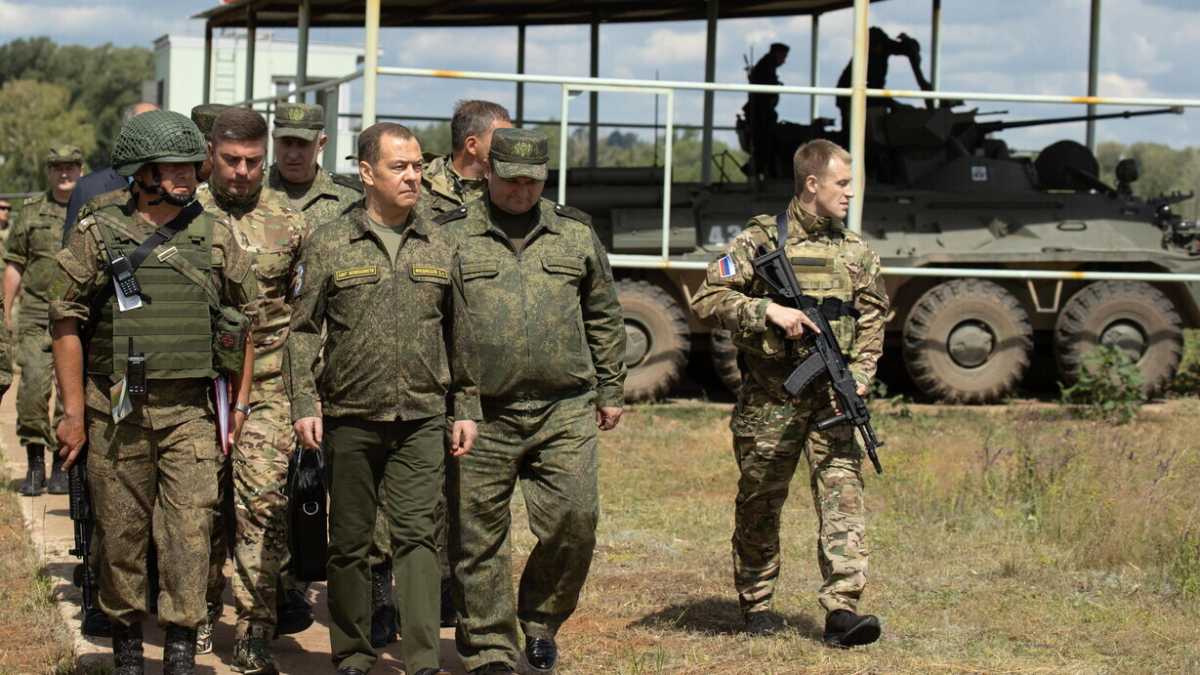 Immagine di Medvedev evoca (ancora) l’atomica e l’occidente si chiede come potrebbe rispondere