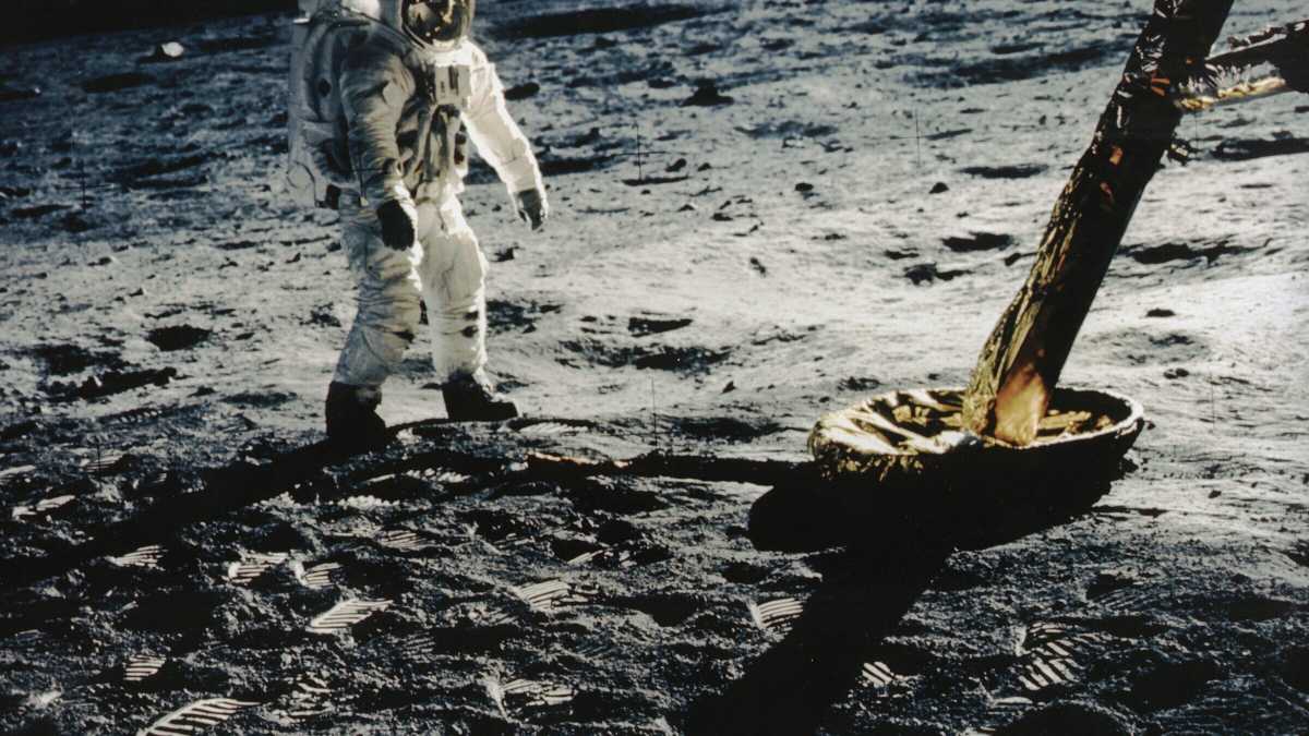 Immagine di Cinesi, indiani e americani si preparano a tornare sulla Luna. Forse per restarci