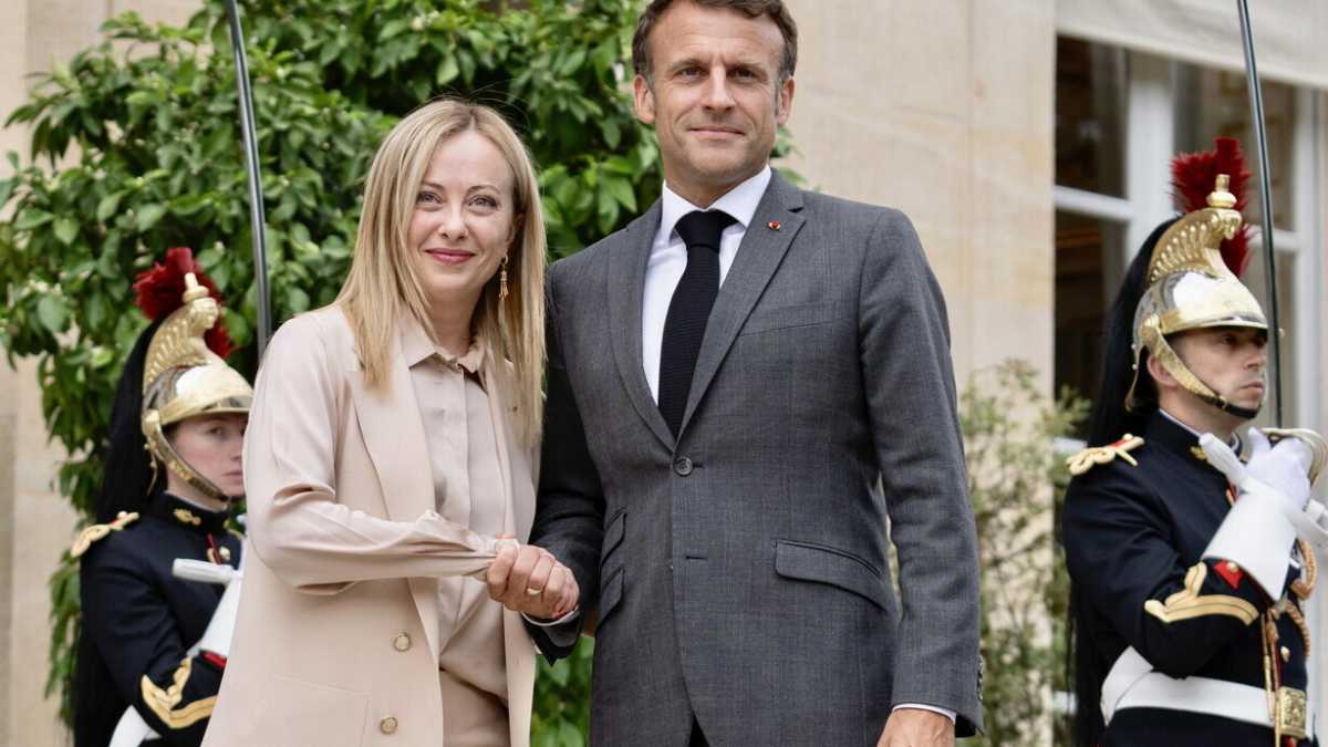 Immagine di Meloni teme le fughe in avanti di Macron nel Niger. Tajani fa prove di dialogo coi golpisti