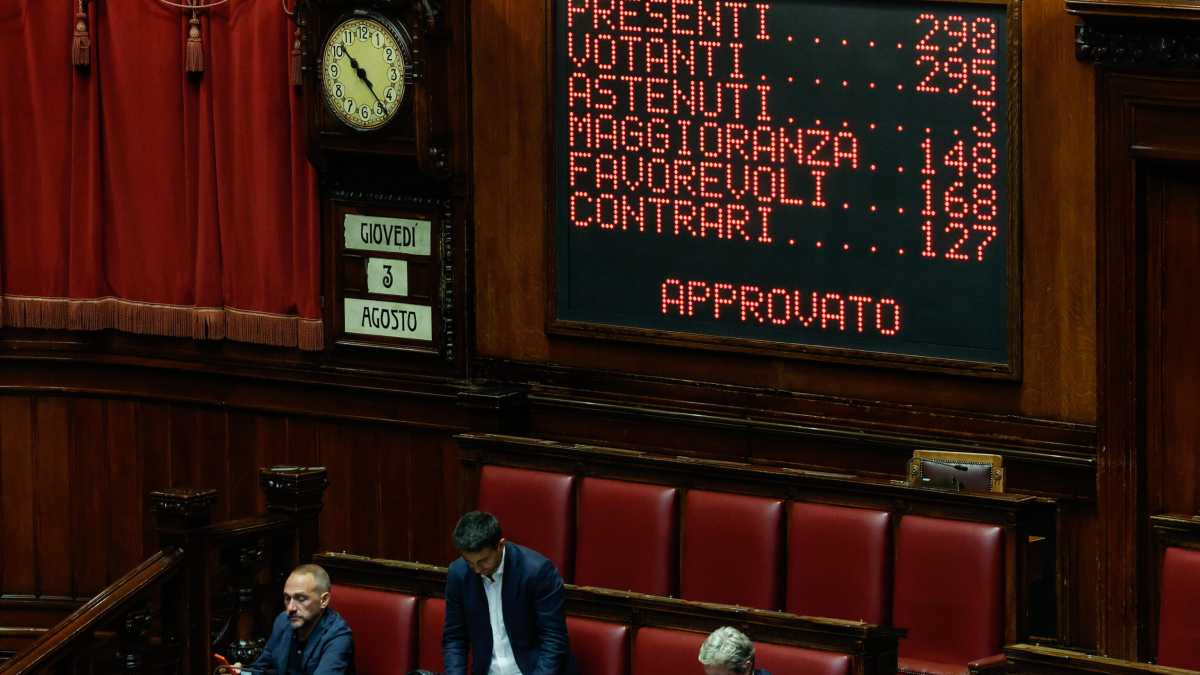 Immagine di Salario minimo, passa la sospensiva: se ne riparla dopo l'estate. Le opposizioni: "Vergogna"
