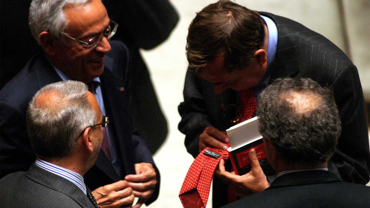 Immagine di La Camera vota sulla cravatta obbligatoria. Ma resta il problema: sapersi fare il nodo