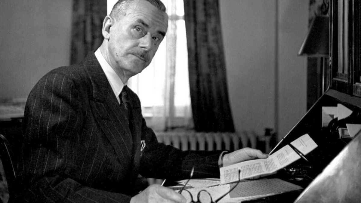 Immagine di Lo struggente amore padre-figlia, antidoto alla precarietà fra guerra e pace